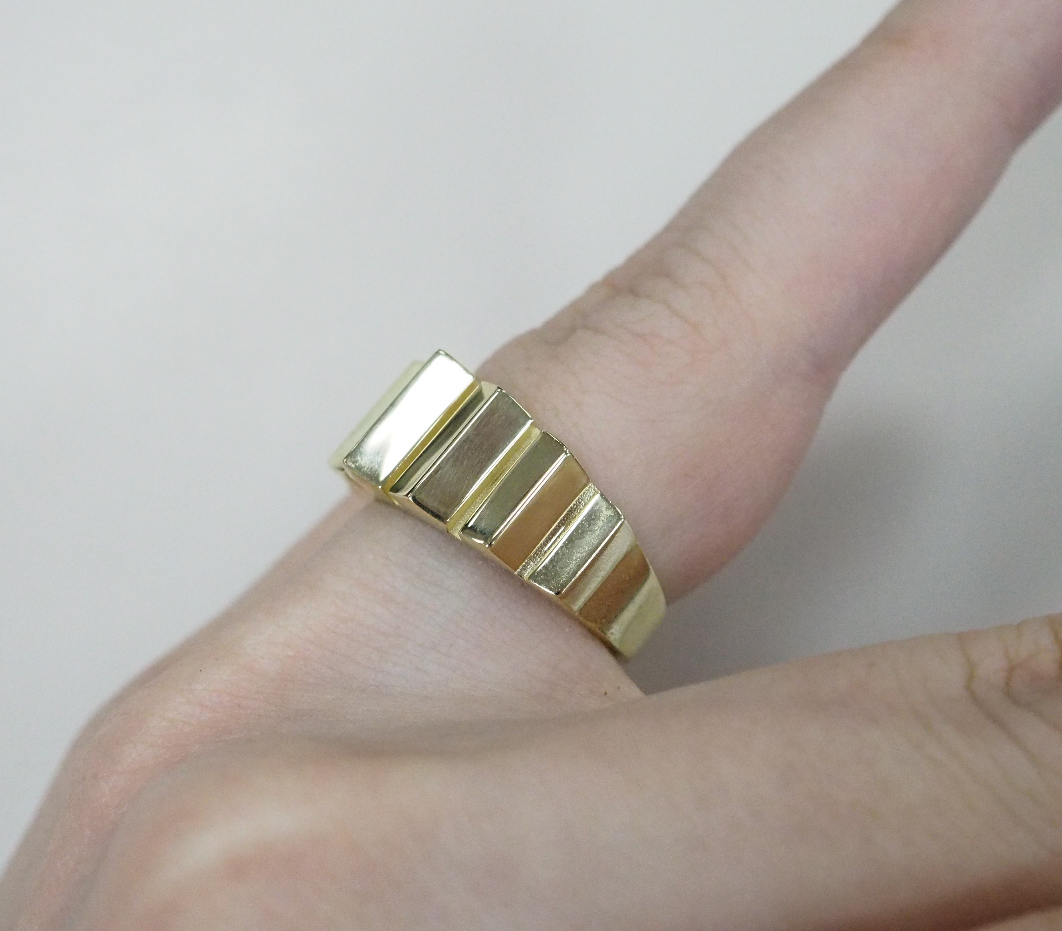 Кольцо из желтого золота